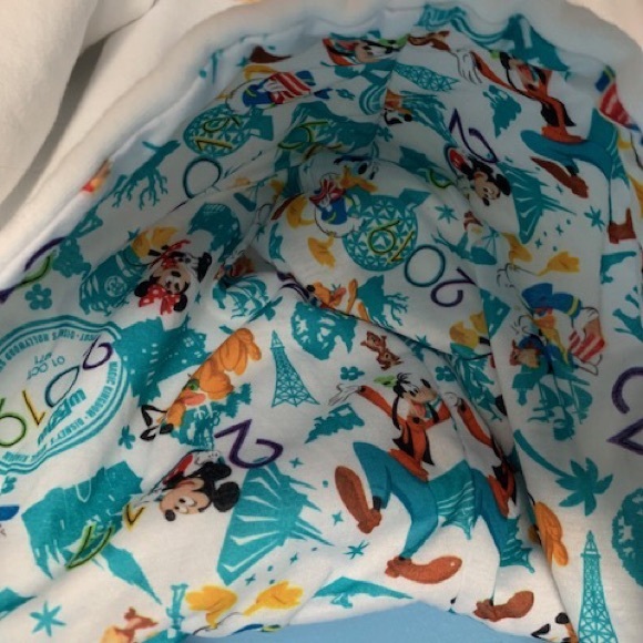 NWT 2019 Disney World jacket hoodie white blue Mickey Mouse Goofy Minnie… - Picture 8 of 8